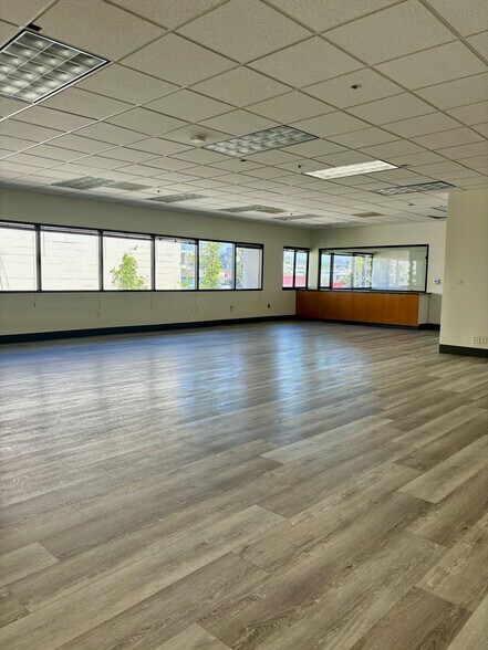 More Photos Of 701 Santa Monica Blvd, Santa Monica Office For Sale