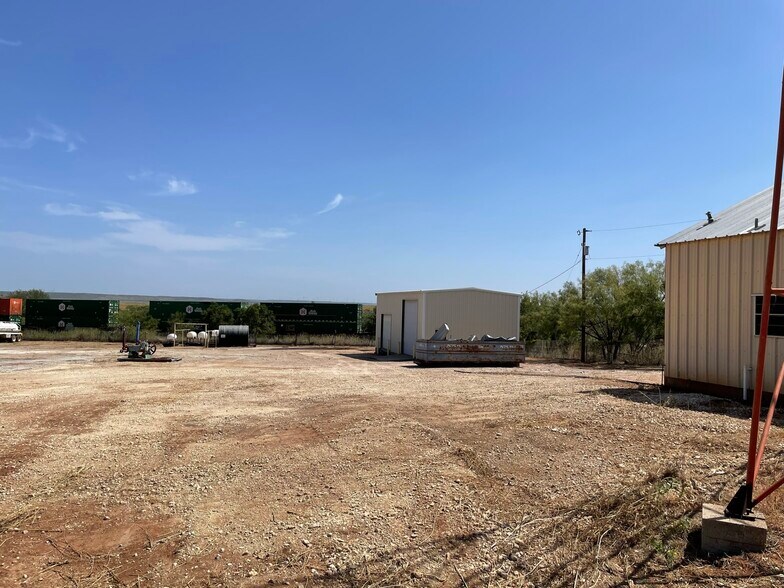 More Photos Of 2306 E Broadway St, Sweetwater Truck Terminal For Lease