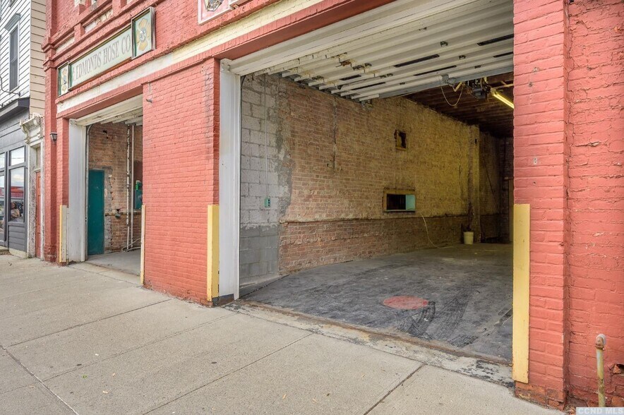 More Photos Of 8-10 Park Pl, Hudson Specialty For Sale