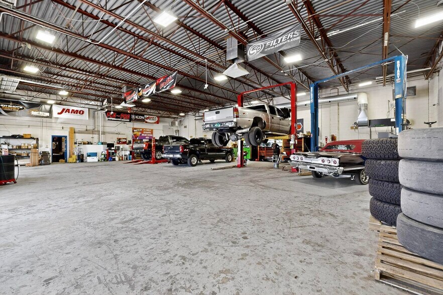 More Photos Of 2105 Aztec Rd NE, Albuquerque Warehouse For Sale