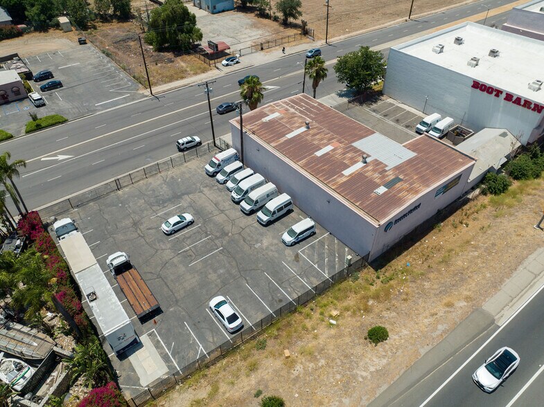 More Photos Of 484 E Redlands Blvd, San Bernardino Auto Repair For Sale