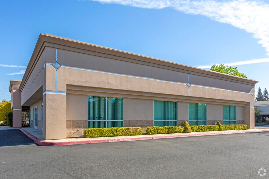 More Photos Of 7675 N Ingram Ave, Fresno Office For Lease