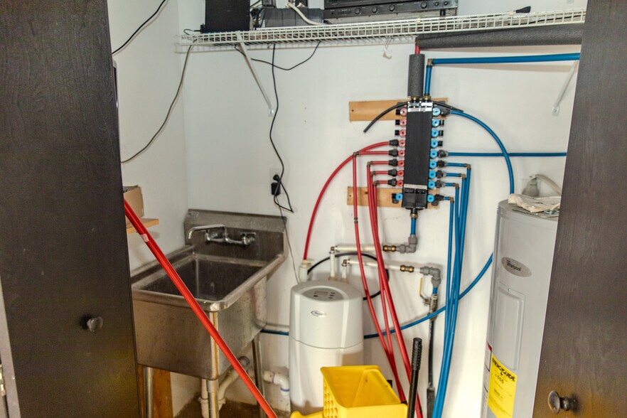 More Photos Of 1402 Bear St, Madison Specialty For Sale