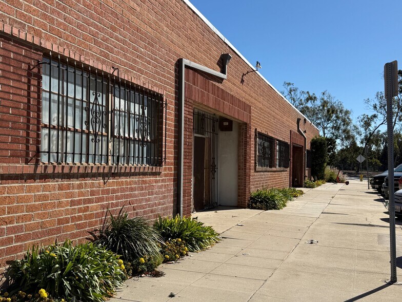 Primary Photo Of 1661-1665 9th St, Santa Monica Industrial For Lease