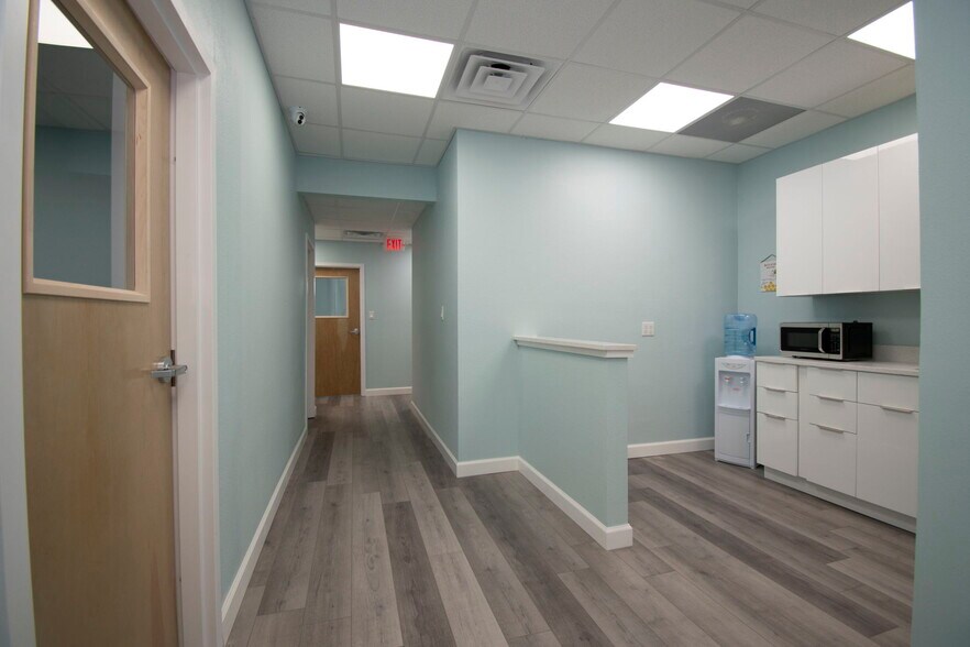 More Photos Of 4535 Tamiami Trl, Port Charlotte Office For Lease