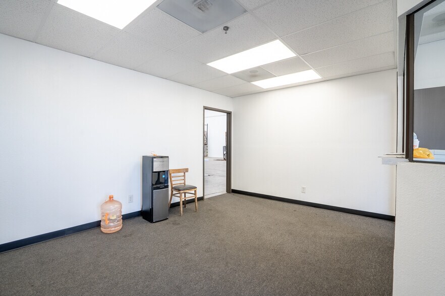 More Photos Of 775 Anita St, Chula Vista Distribution For Lease