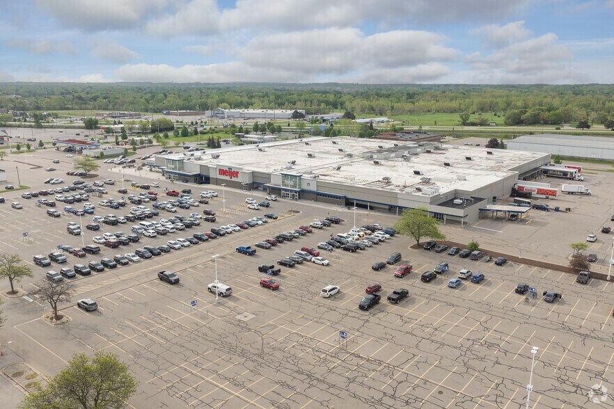 More Photos Of 550 Baldwin St, Jenison Supermarket For Lease