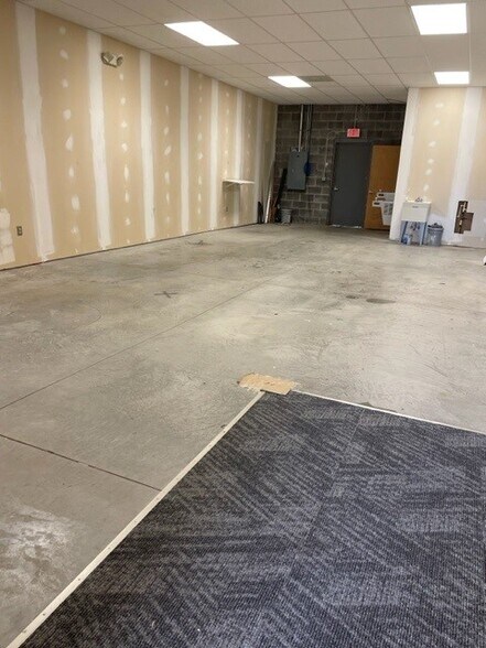 More Photos Of 44-78 Worchester Dr, Falling Waters Unknown For Lease