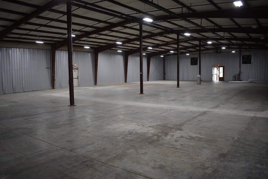 More Photos Of 216 Industrial Dr, Ridgeland Warehouse For Sale