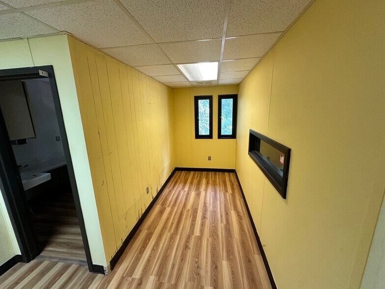 More Photos Of 106 Nate Whipple Hwy, Cumberland Office For Lease