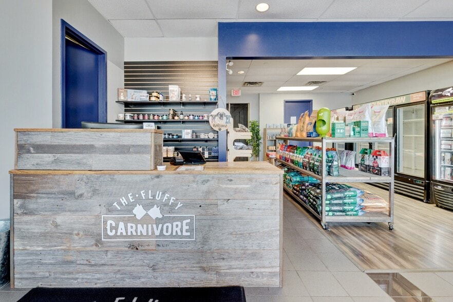 More Photos Of 3145 Dundas St W, Mississauga Storefront Retail Office For Lease