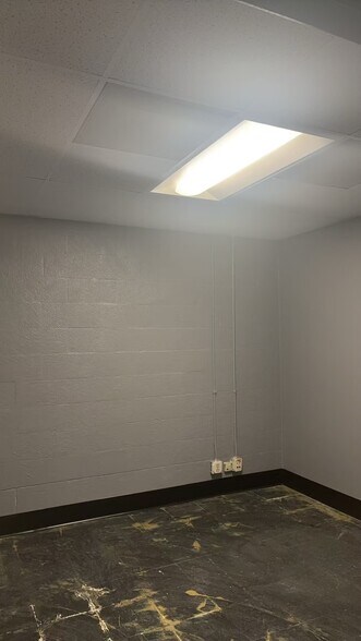 More Photos Of 1040-1050 S Olive St, Los Angeles General Retail For Sale