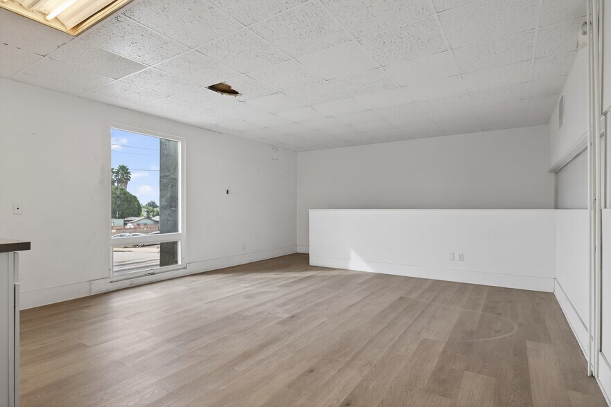 More Photos Of 1895 E Main St, Ventura General Retail For Sale