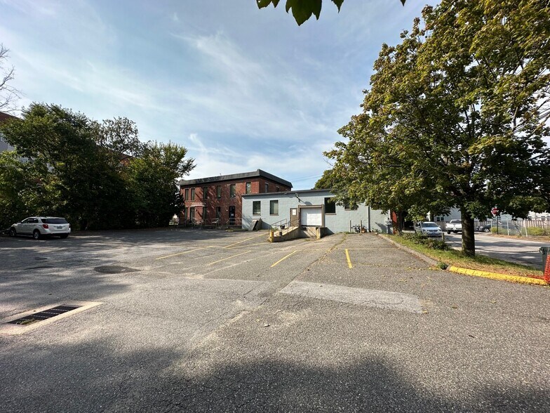 More Photos Of 126 Franklin St, Torrington Light Manufacturing For Sale