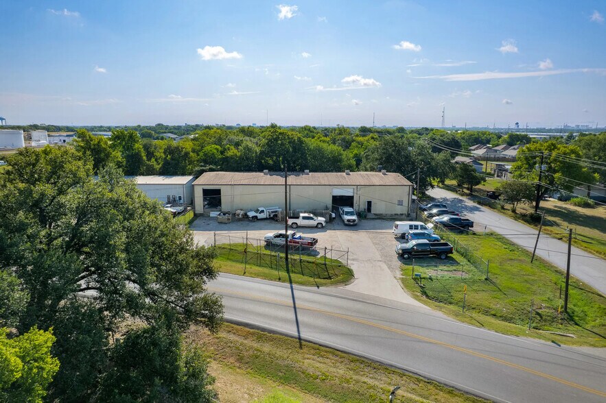 More Photos Of 1809 Groesbeck St, Bryan Industrial For Sale