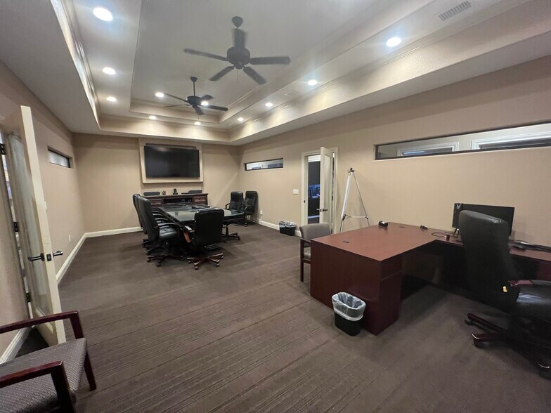 More Photos Of 6413 N State Highway 349, Midland Warehouse For Lease