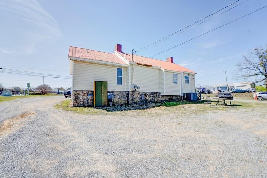 More Photos Of 806 N 3rd Ave, Chatsworth Office Residential For Sale