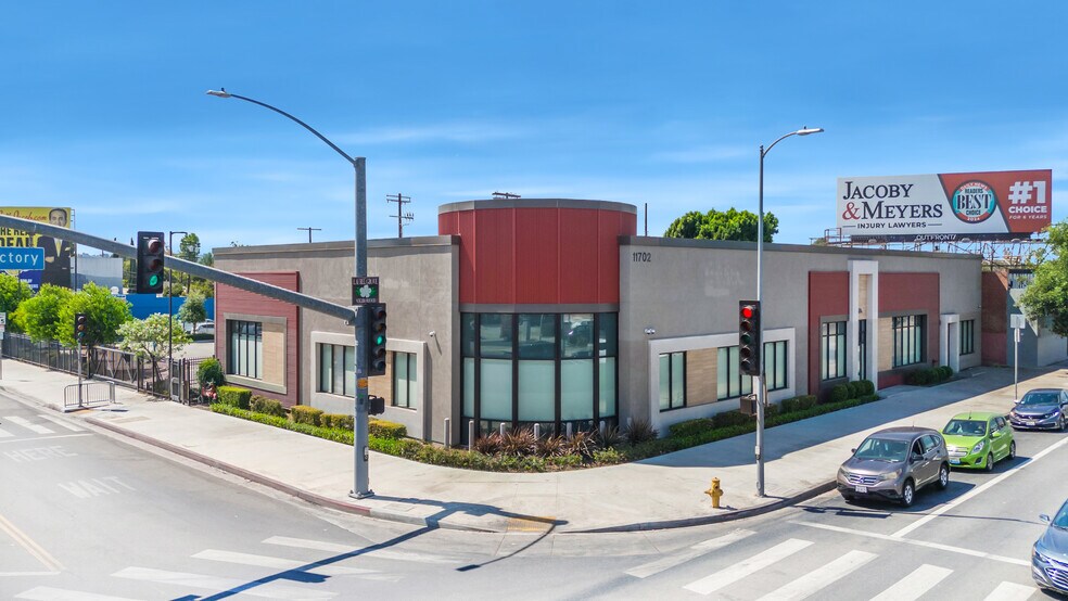 More Photos Of 11702 Victory Blvd, North Hollywood Medical For Lease
