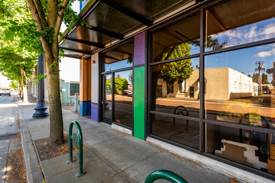 More Photos Of 238-242 SE Washington St, Hillsboro Storefront Retail Residential For Lease