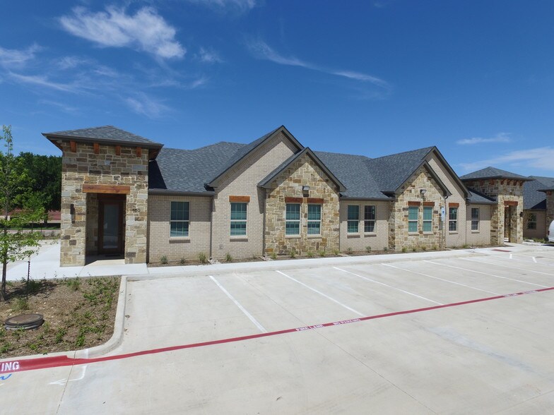 More Photos Of 2214 Emery St, Denton Medical For Sale