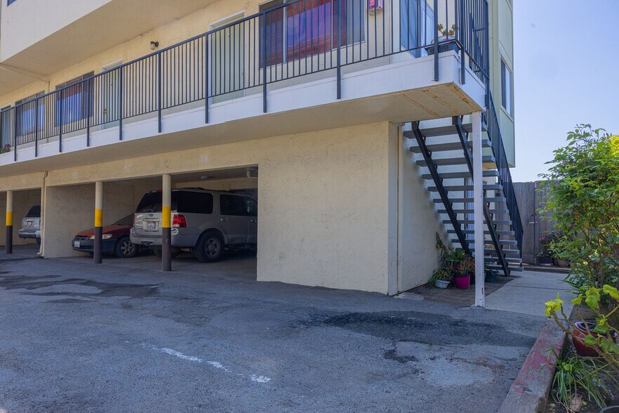 More Photos Of 75 N Hebbron Ave, Salinas Apartments For Sale