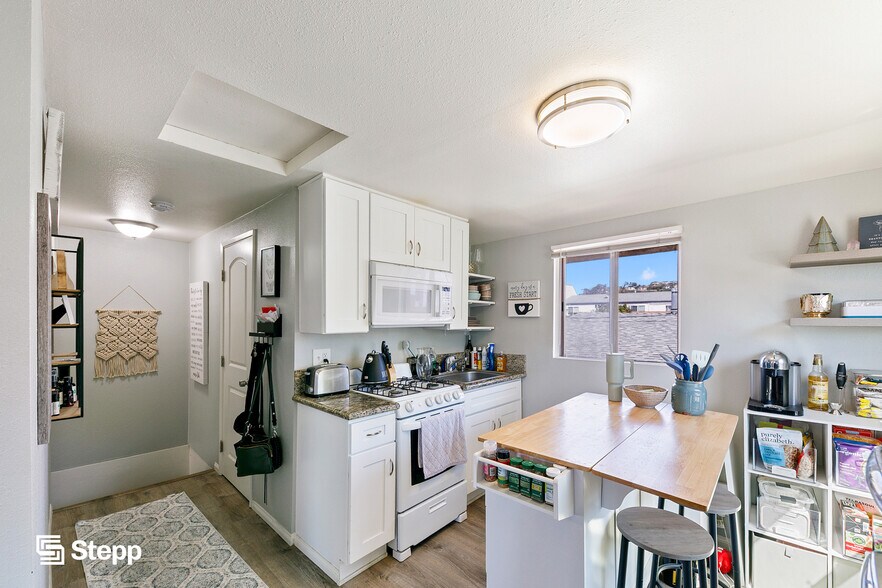 More Photos Of 1817 Stanley Ave, Signal Hill Apartments For Sale