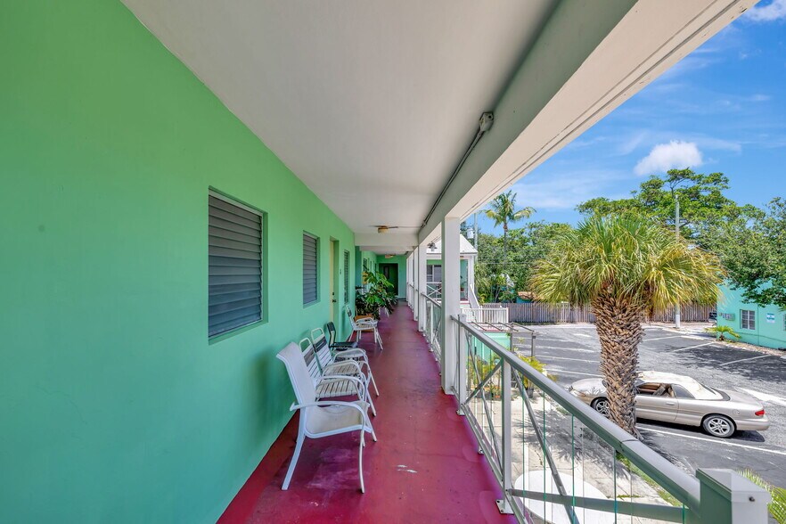 More Photos Of 320 N Federal Hwy, Lake Worth Hotel For Sale