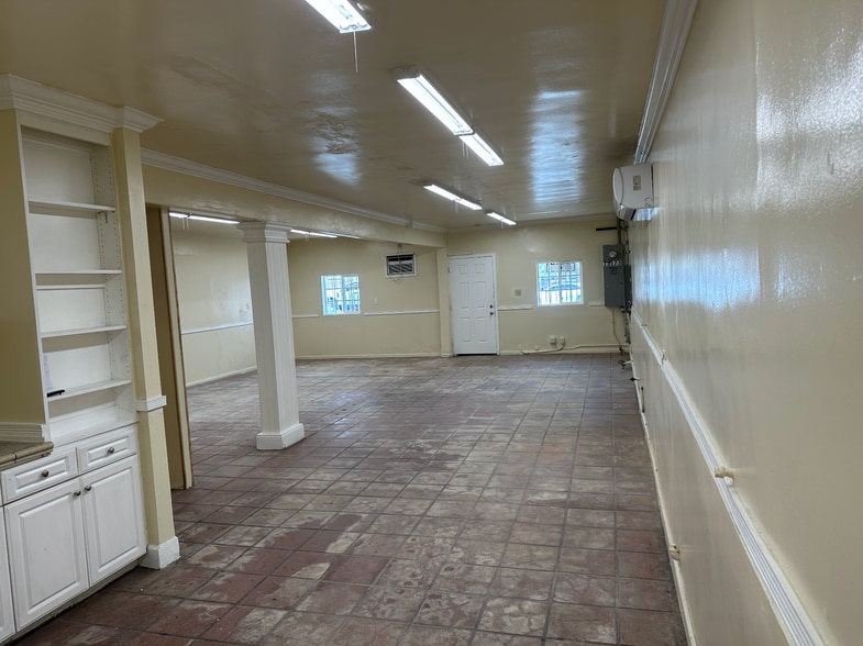 More Photos Of 13173 Van Nuys Blvd, Pacoima Storefront Retail Office For Sale