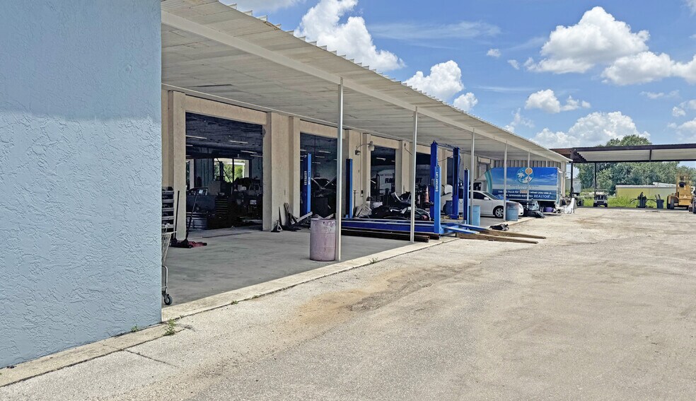 More Photos Of 3100 Kennesaw St, Fort Myers Warehouse For Sale