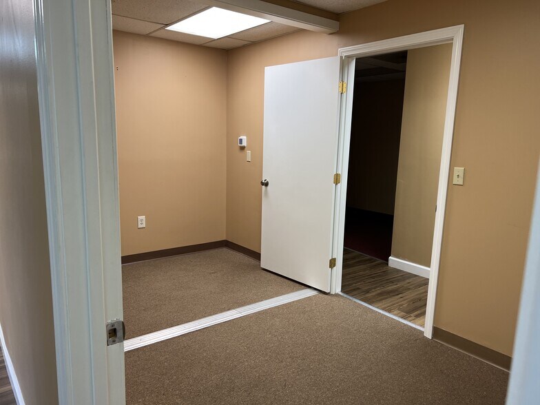 More Photos Of 527 Wolcott St, Waterbury Medical For Lease