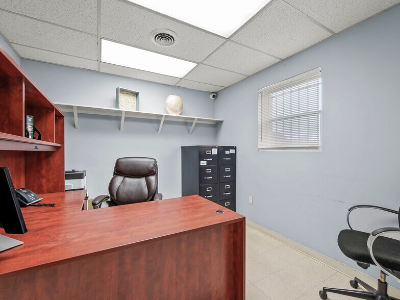 More Photos Of 2491 Armstrong Dr, Winston-Salem Warehouse For Sale