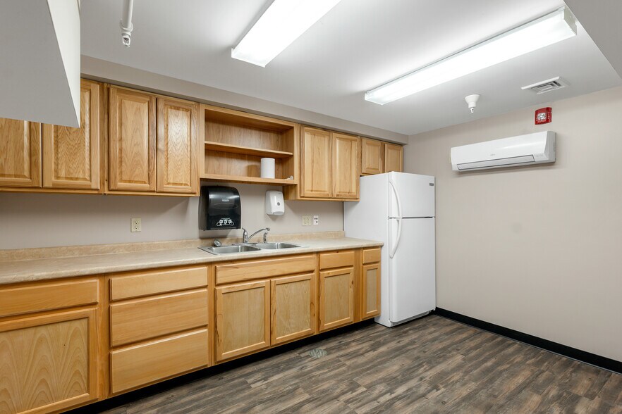 More Photos Of 1 Mound Ct, Merrimack Medical For Sale