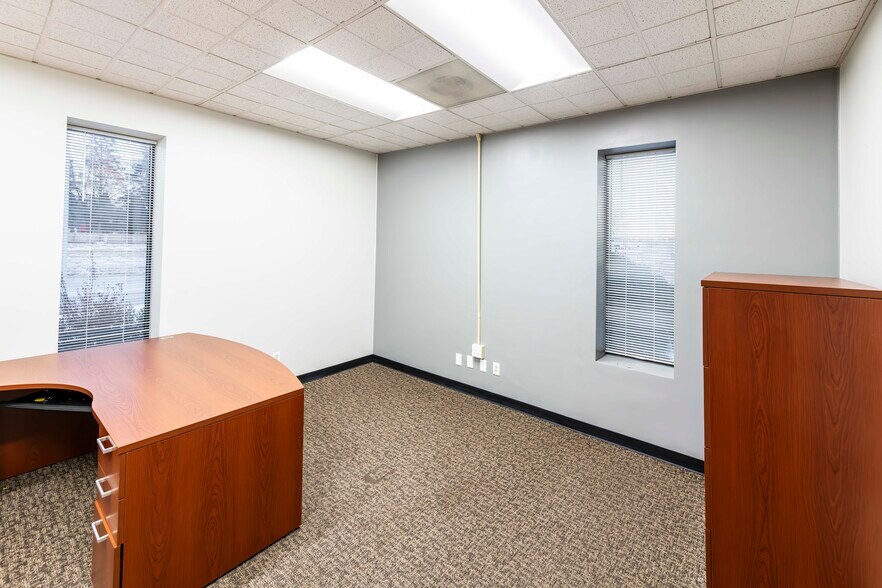 More Photos Of 1119 N 42nd St, Grand Forks Office For Lease