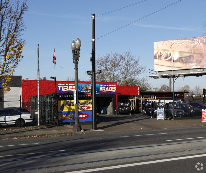 More Photos Of 233 NE Grand Ave, Portland General Retail For Sale