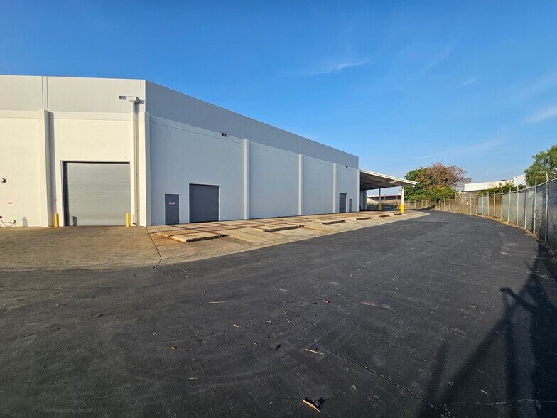 More Photos Of 6300-6340 Valley View St, Buena Park Distribution For Lease
