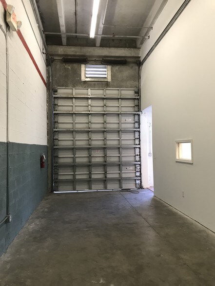 More Photos Of 10601-10677 NW 122nd St, Medley Warehouse For Lease