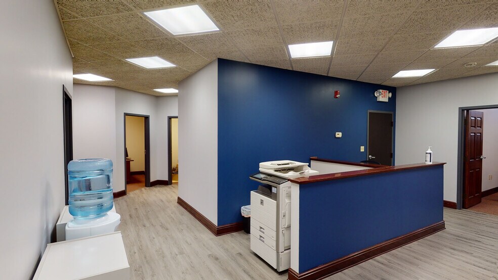 More Photos Of 8544 Hickory Hill Dr, Poland Office For Sale