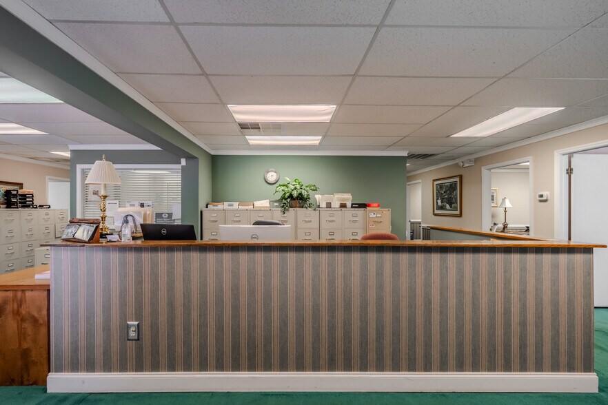 More Photos Of 215 N Pleasantburg Dr, Greenville Office For Sale