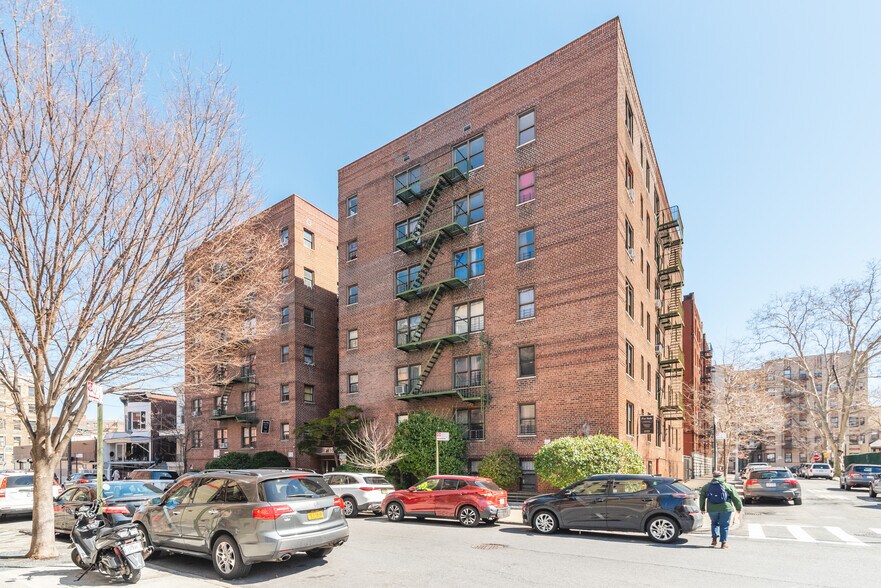 More Photos Of 2830 Briggs Ave, Bronx Apartments For Sale