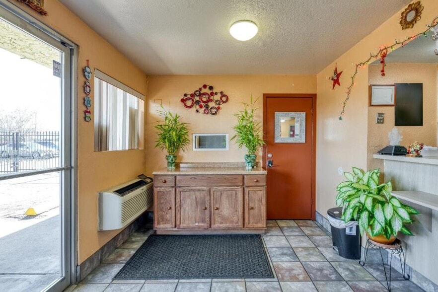 More Photos Of 9638 Plainfield St, Houston Hotel For Sale