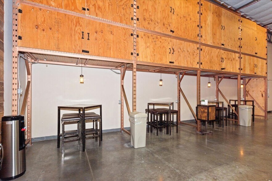 More Photos Of 7970 Cherry Ave, Fontana Showroom For Lease