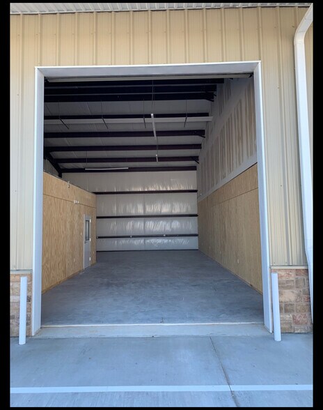 More Photos Of 9210 Highway 36, Needville Showroom For Sale