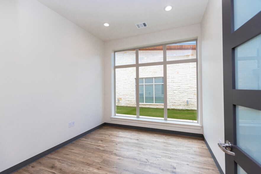 More Photos Of 1645 Greens Prairie Rd W, College Station Office For Lease