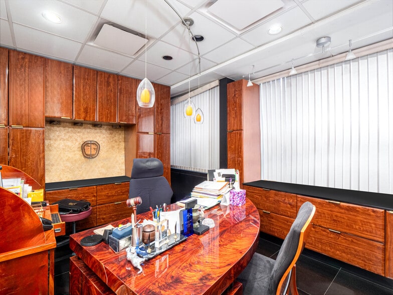 More Photos Of 900 Park Ave, New York Apartments For Sale