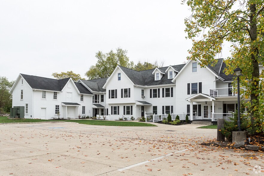 More Photos Of 33-35 N Chillicothe Rd, Aurora Office For Lease