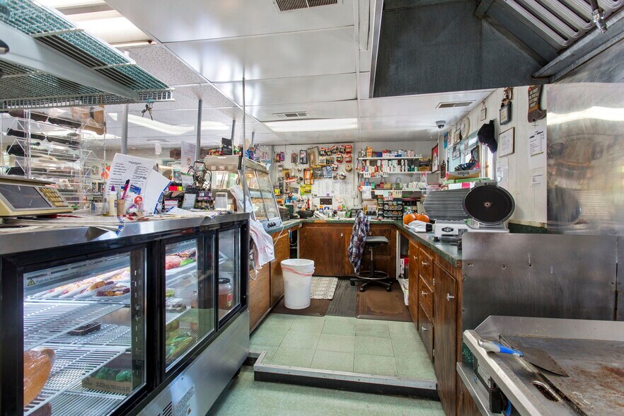 More Photos Of 6547 Potomac River Rd, Monterey Service Station For Sale