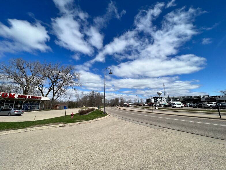 More Photos Of 5660 Manitou Rd, Shorewood Freestanding For Sale