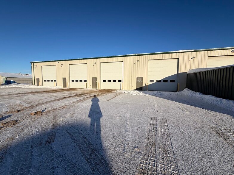 More Photos Of 11113 83 Av, Fort Saskatchewan Warehouse For Sale