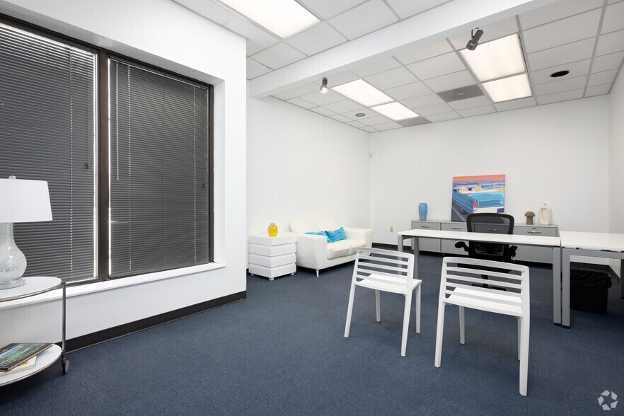 More Photos Of 516 W Friendly Ave, Greensboro Coworking Space