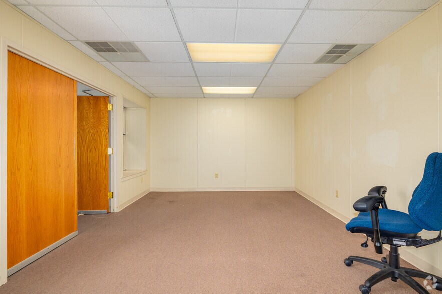 More Photos Of 100-1000 Birchfield Dr, Mount, Mount Laurel Unknown For Lease